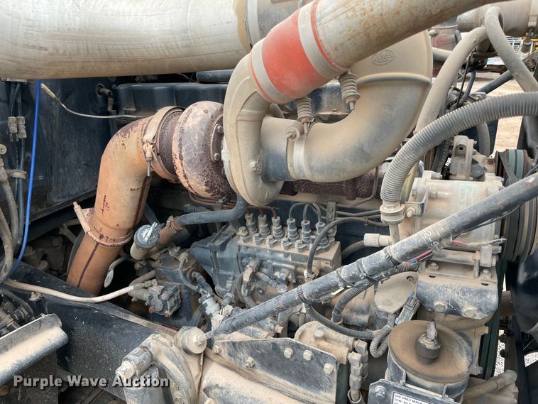 image for item MI9598 1997 Mack RD690S  semi truck