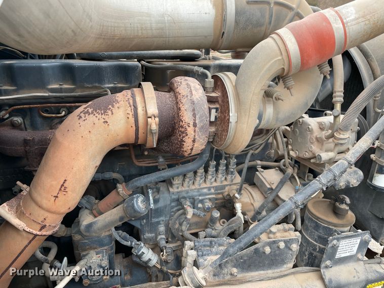 image for item MI9598 1997 Mack RD690S  semi truck