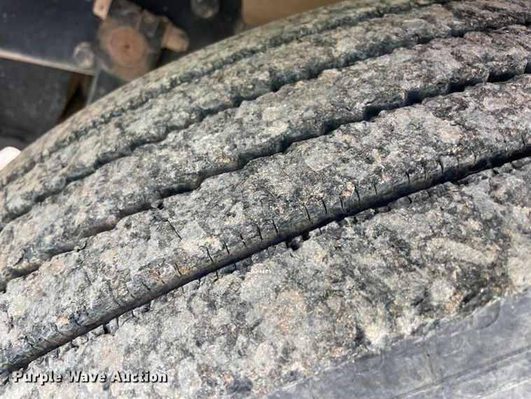 image for item MI9598 1997 Mack RD690S  semi truck