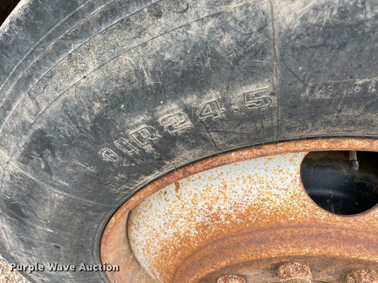 image for item MI9598 1997 Mack RD690S  semi truck