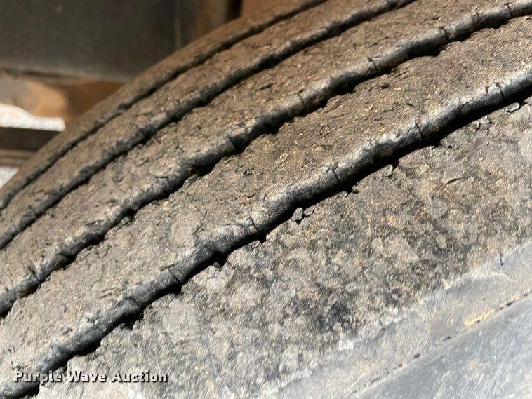 image for item MI9598 1997 Mack RD690S  semi truck