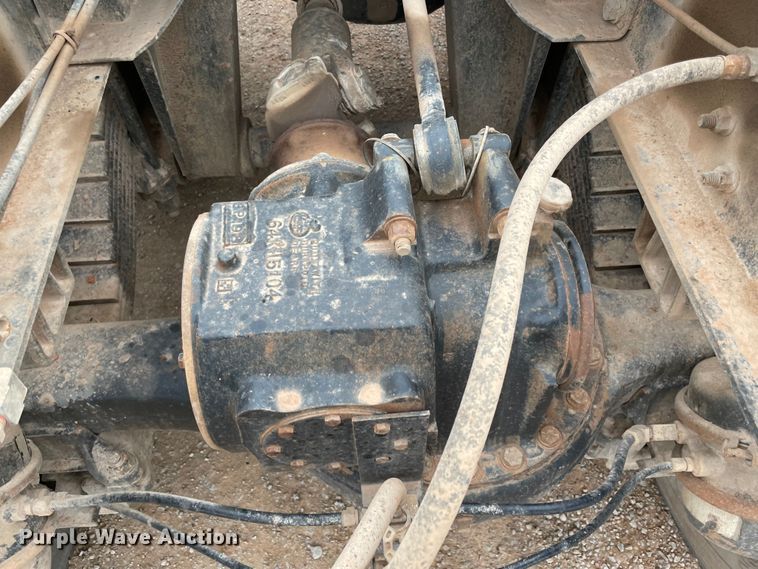 image for item MI9598 1997 Mack RD690S  semi truck