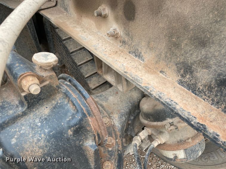 image for item MI9598 1997 Mack RD690S  semi truck