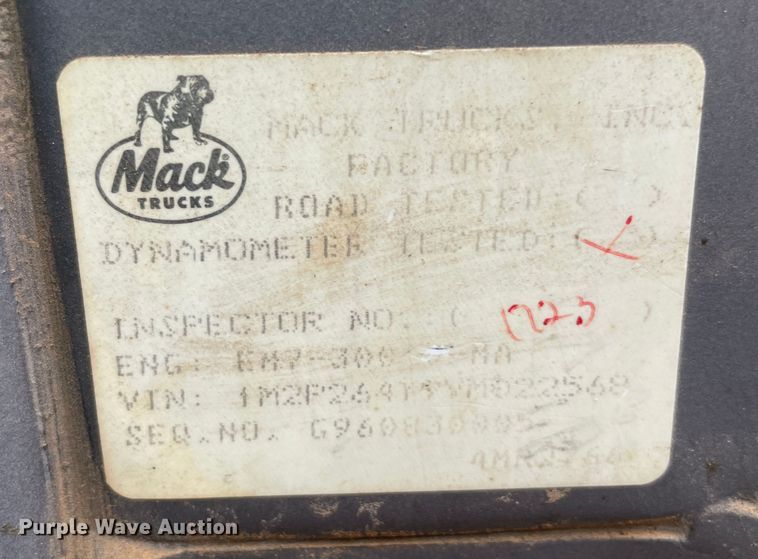 image for item MI9598 1997 Mack RD690S  semi truck