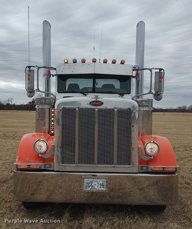 image for item MM9847 2006 Peterbilt 379  semi truck