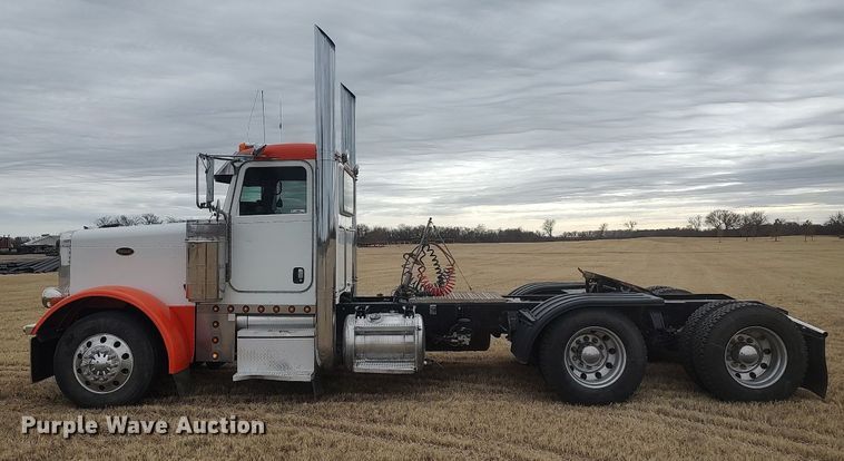 image for item MM9847 2006 Peterbilt 379  semi truck