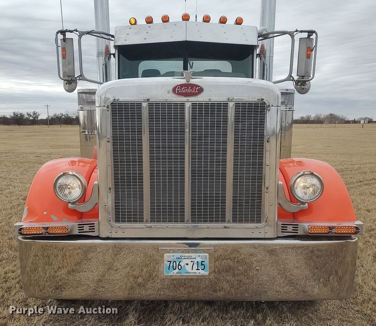 image for item MM9847 2006 Peterbilt 379  semi truck