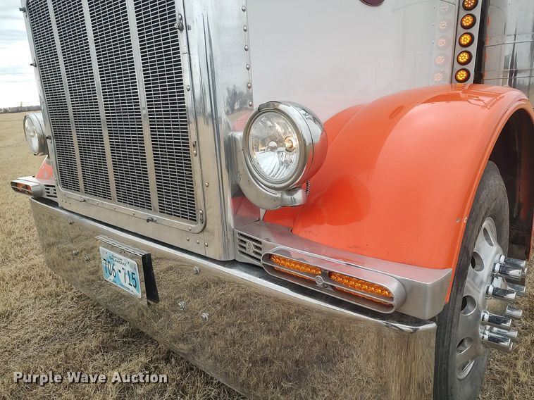 image for item MM9847 2006 Peterbilt 379  semi truck