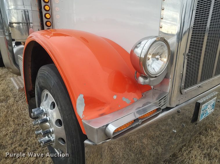 image for item MM9847 2006 Peterbilt 379  semi truck