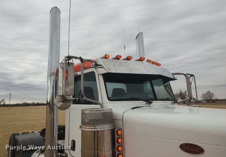 image for item MM9847 2006 Peterbilt 379  semi truck