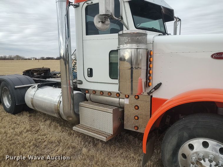 image for item MM9847 2006 Peterbilt 379  semi truck
