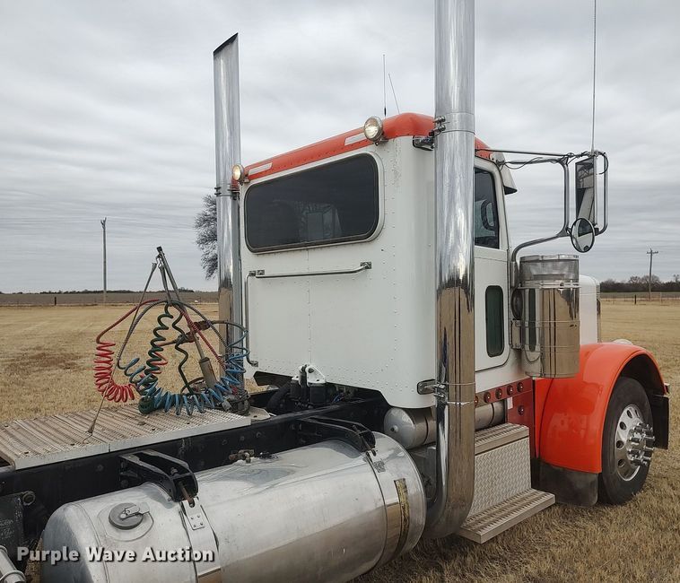 image for item MM9847 2006 Peterbilt 379  semi truck