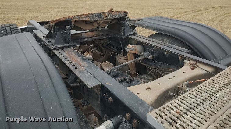 image for item MM9847 2006 Peterbilt 379  semi truck