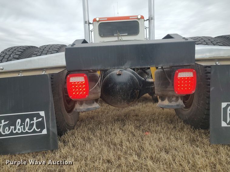 image for item MM9847 2006 Peterbilt 379  semi truck