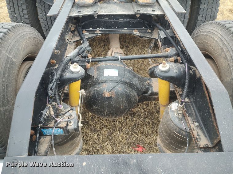 image for item MM9847 2006 Peterbilt 379  semi truck