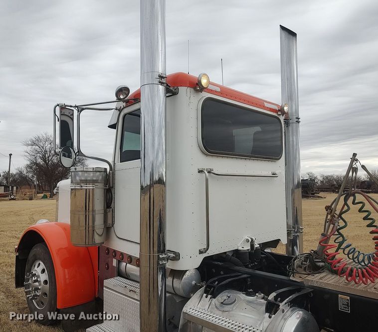 image for item MM9847 2006 Peterbilt 379  semi truck