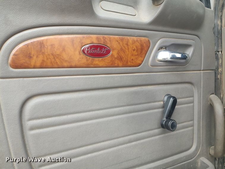 image for item MM9847 2006 Peterbilt 379  semi truck