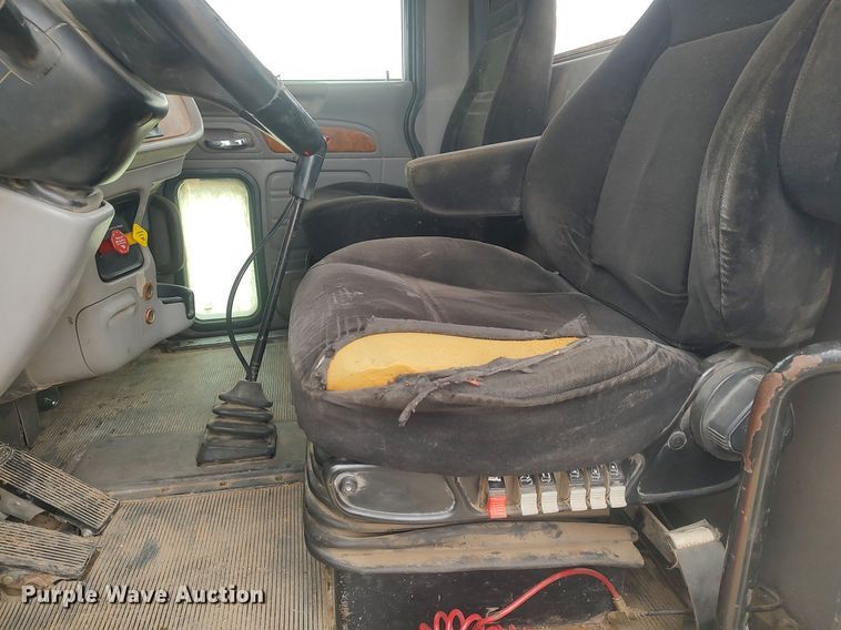 image for item MM9847 2006 Peterbilt 379  semi truck