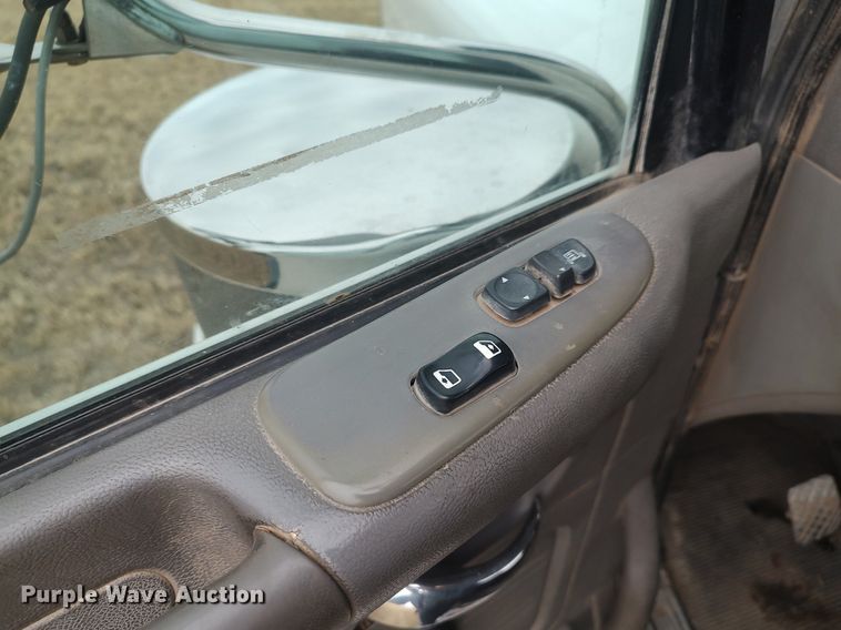 image for item MM9847 2006 Peterbilt 379  semi truck