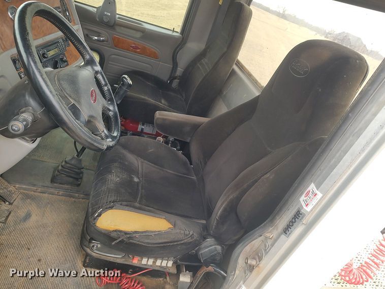 image for item MM9847 2006 Peterbilt 379  semi truck