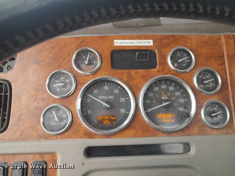 image for item MM9847 2006 Peterbilt 379  semi truck