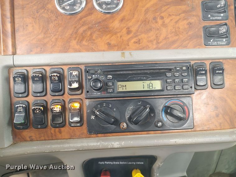 image for item MM9847 2006 Peterbilt 379  semi truck