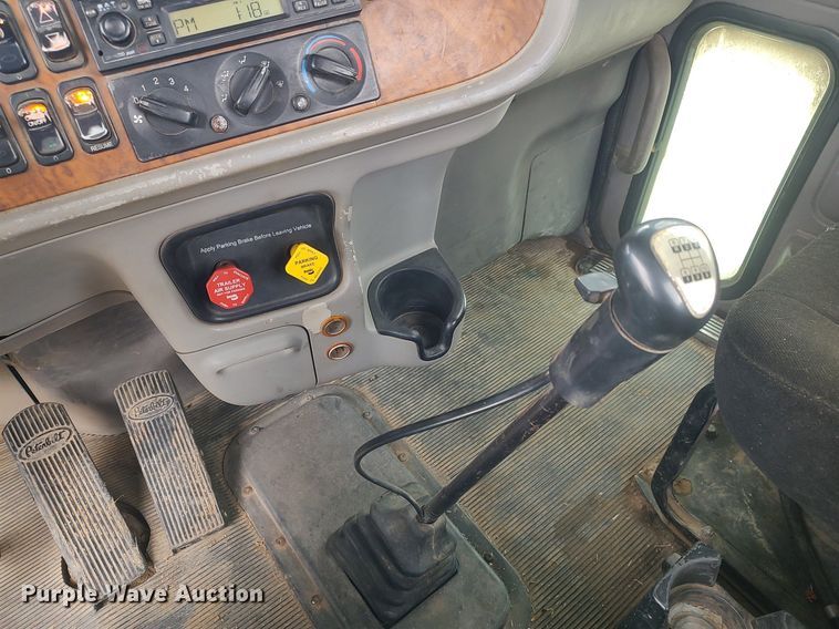 image for item MM9847 2006 Peterbilt 379  semi truck