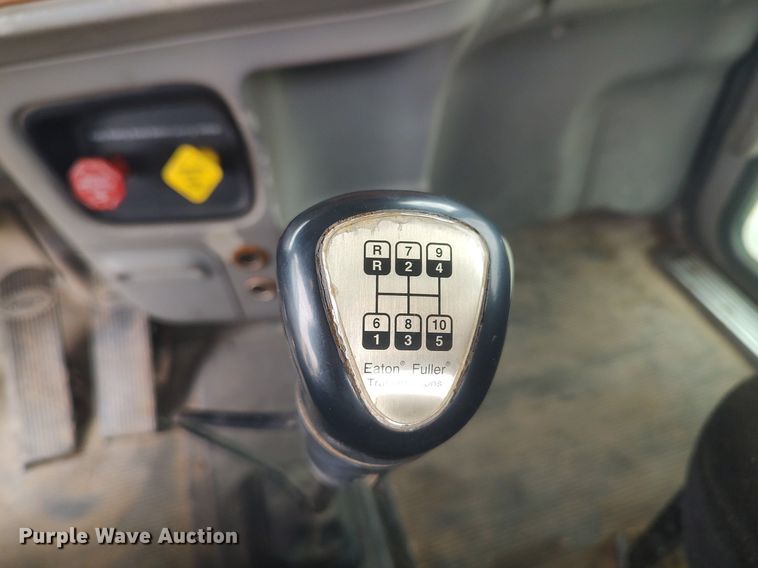 image for item MM9847 2006 Peterbilt 379  semi truck