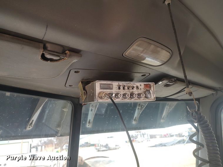 image for item MM9847 2006 Peterbilt 379  semi truck