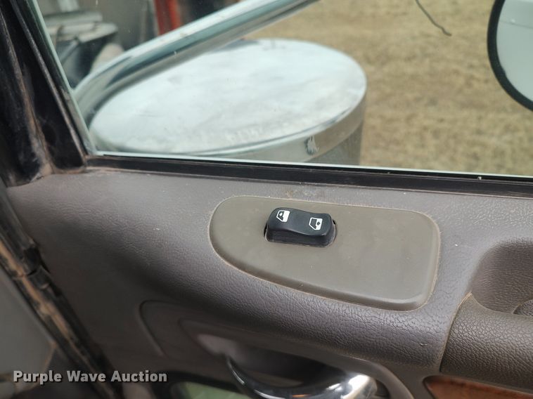 image for item MM9847 2006 Peterbilt 379  semi truck