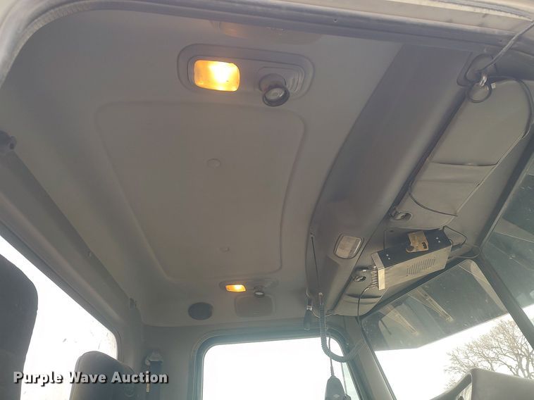 image for item MM9847 2006 Peterbilt 379  semi truck