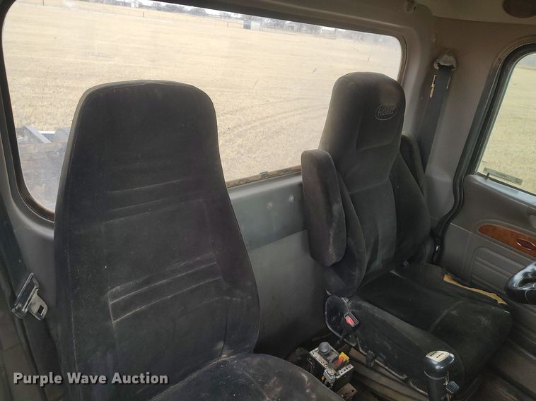 image for item MM9847 2006 Peterbilt 379  semi truck