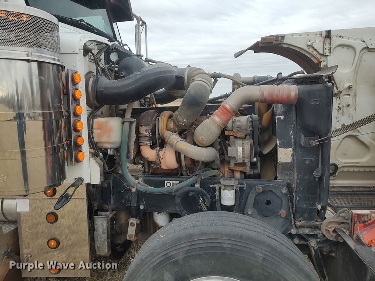 image for item MM9847 2006 Peterbilt 379  semi truck