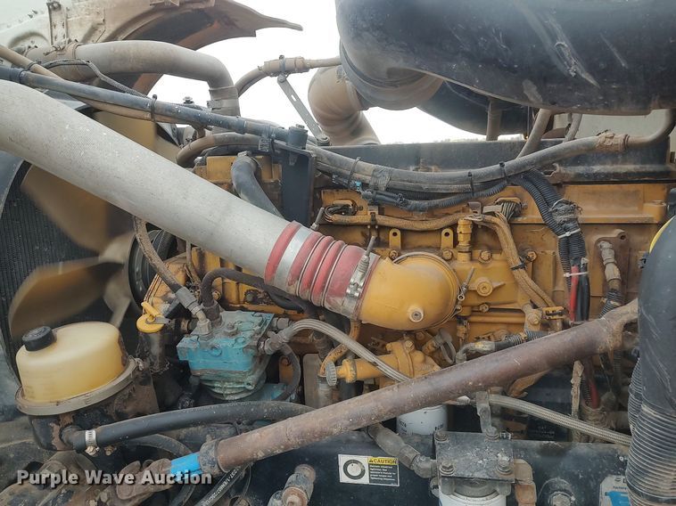 image for item MM9847 2006 Peterbilt 379  semi truck