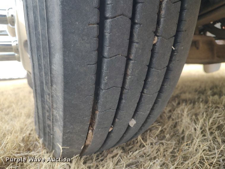 image for item MM9847 2006 Peterbilt 379  semi truck