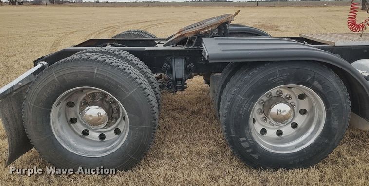 image for item MM9847 2006 Peterbilt 379  semi truck