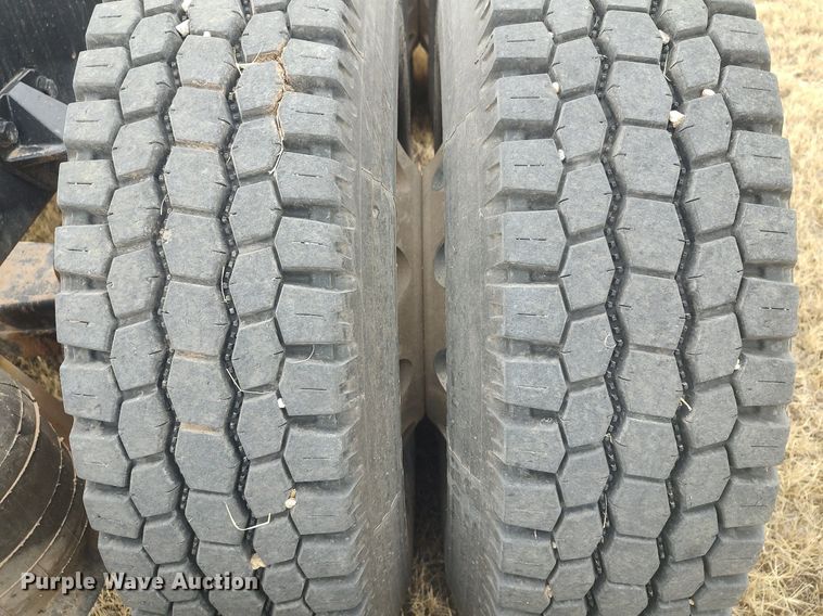 image for item MM9847 2006 Peterbilt 379  semi truck