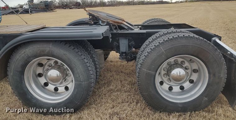 image for item MM9847 2006 Peterbilt 379  semi truck