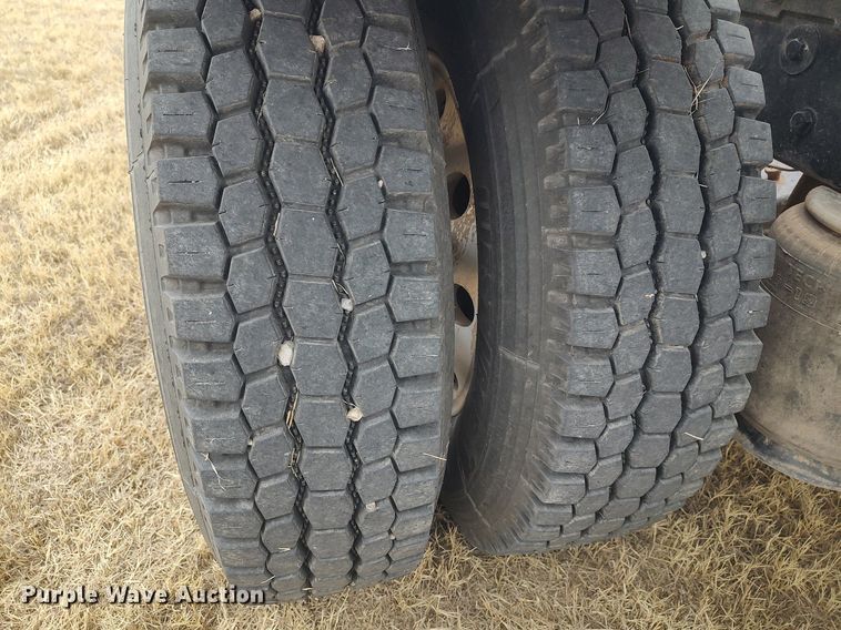 image for item MM9847 2006 Peterbilt 379  semi truck