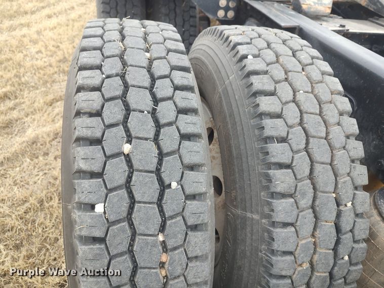 image for item MM9847 2006 Peterbilt 379  semi truck