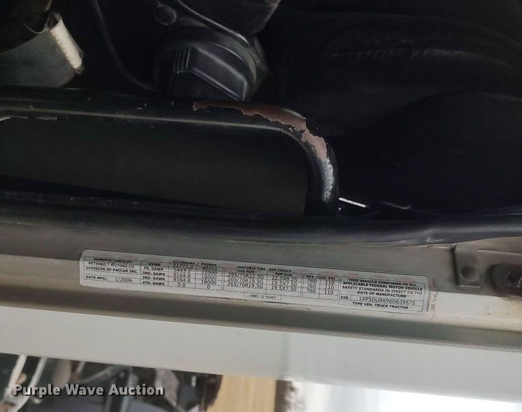 image for item MM9847 2006 Peterbilt 379  semi truck