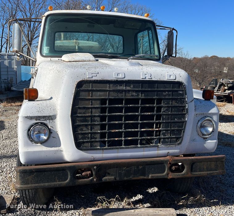 image for item MN9410 1981 Ford LN7000  truck cab and chassis