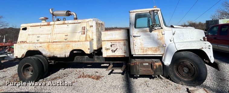 image for item MN9410 1981 Ford LN7000  truck cab and chassis