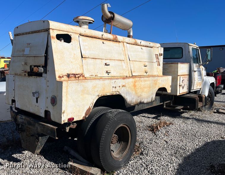 image for item MN9410 1981 Ford LN7000  truck cab and chassis