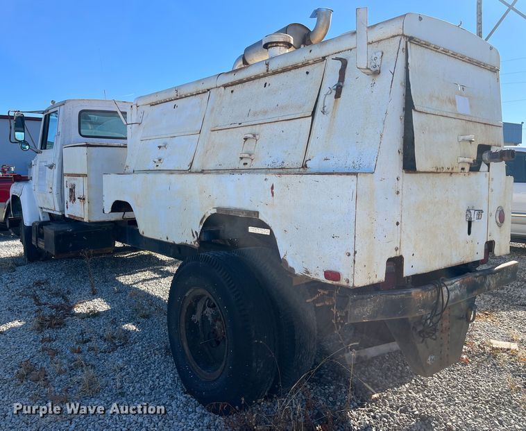 image for item MN9410 1981 Ford LN7000  truck cab and chassis