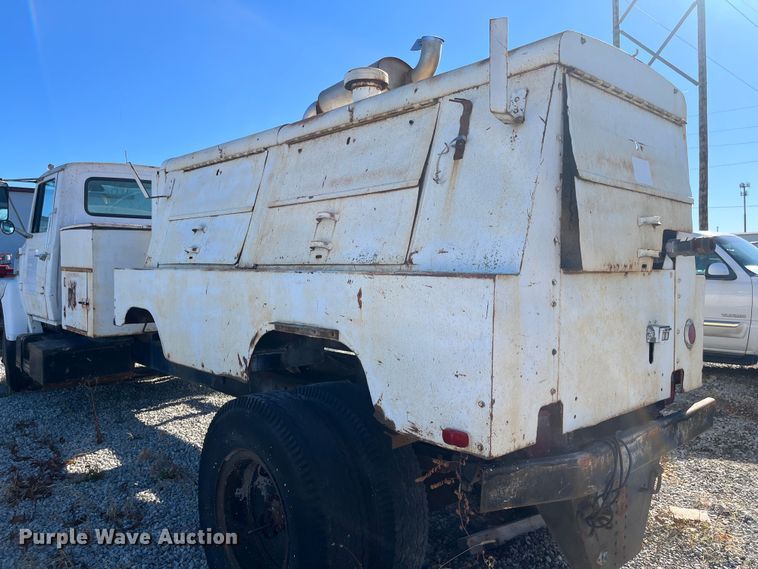 image for item MN9410 1981 Ford LN7000  truck cab and chassis