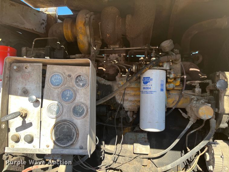 image for item MN9410 1981 Ford LN7000  truck cab and chassis