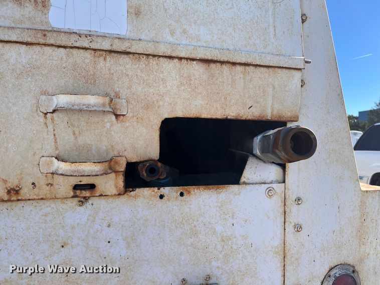 image for item MN9410 1981 Ford LN7000  truck cab and chassis