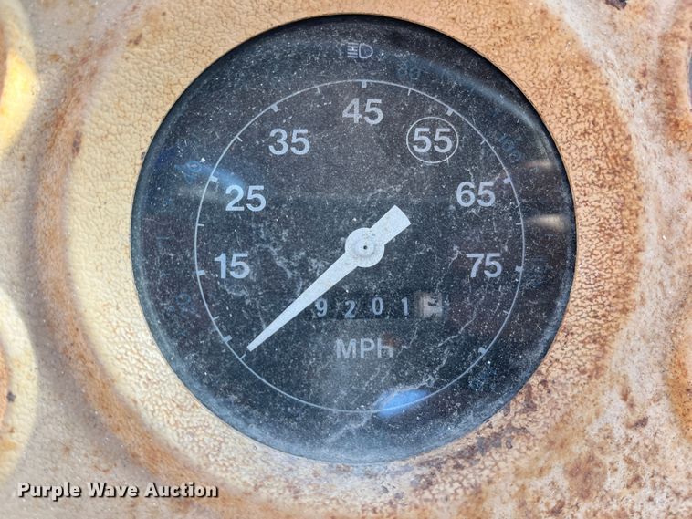 image for item MN9410 1981 Ford LN7000  truck cab and chassis