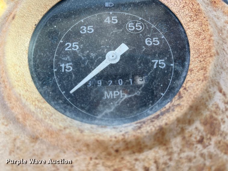 image for item MN9410 1981 Ford LN7000  truck cab and chassis